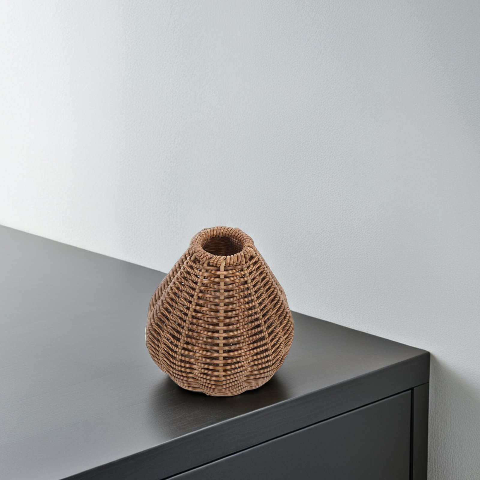 Rattan Plant Basket - 素朴なフラワーバスケット、人工ラタン製の花瓶、装飾用植物ホルダー、ホームオフィス用の素朴なスタイルの花瓶、ボヘミアンスタイルの編み込み花瓶