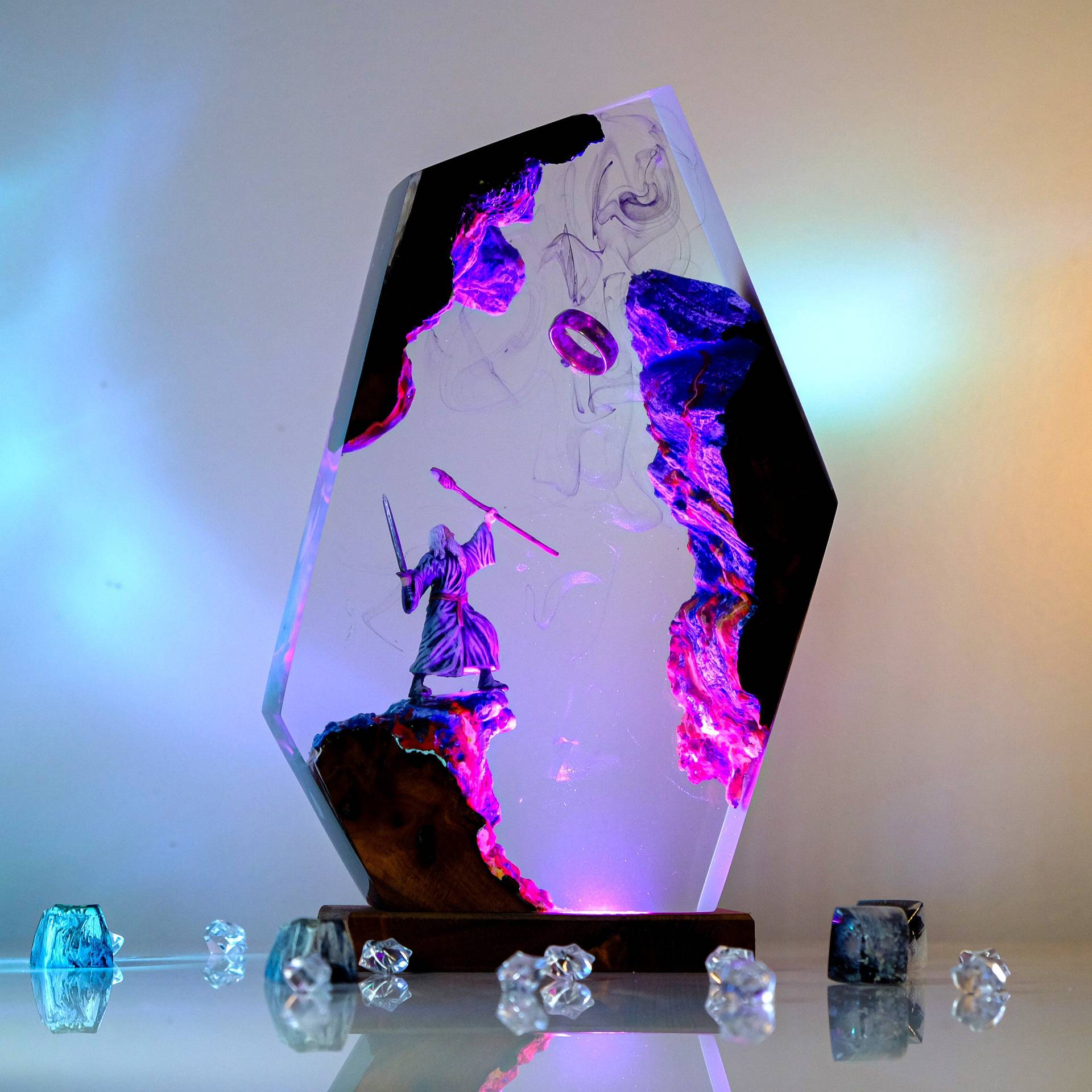 映画シーンフィギュアテーブル樹脂ランプマジックリングカラフル - Home Decor Zen のレビューと価格